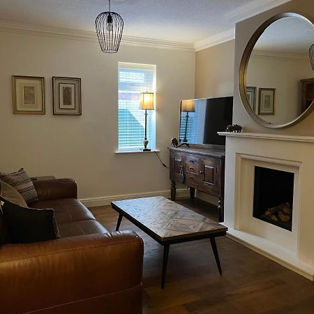 Stunning Beverley Bungalow W Fireplace, Private Parking, And Garden Extérieur photo