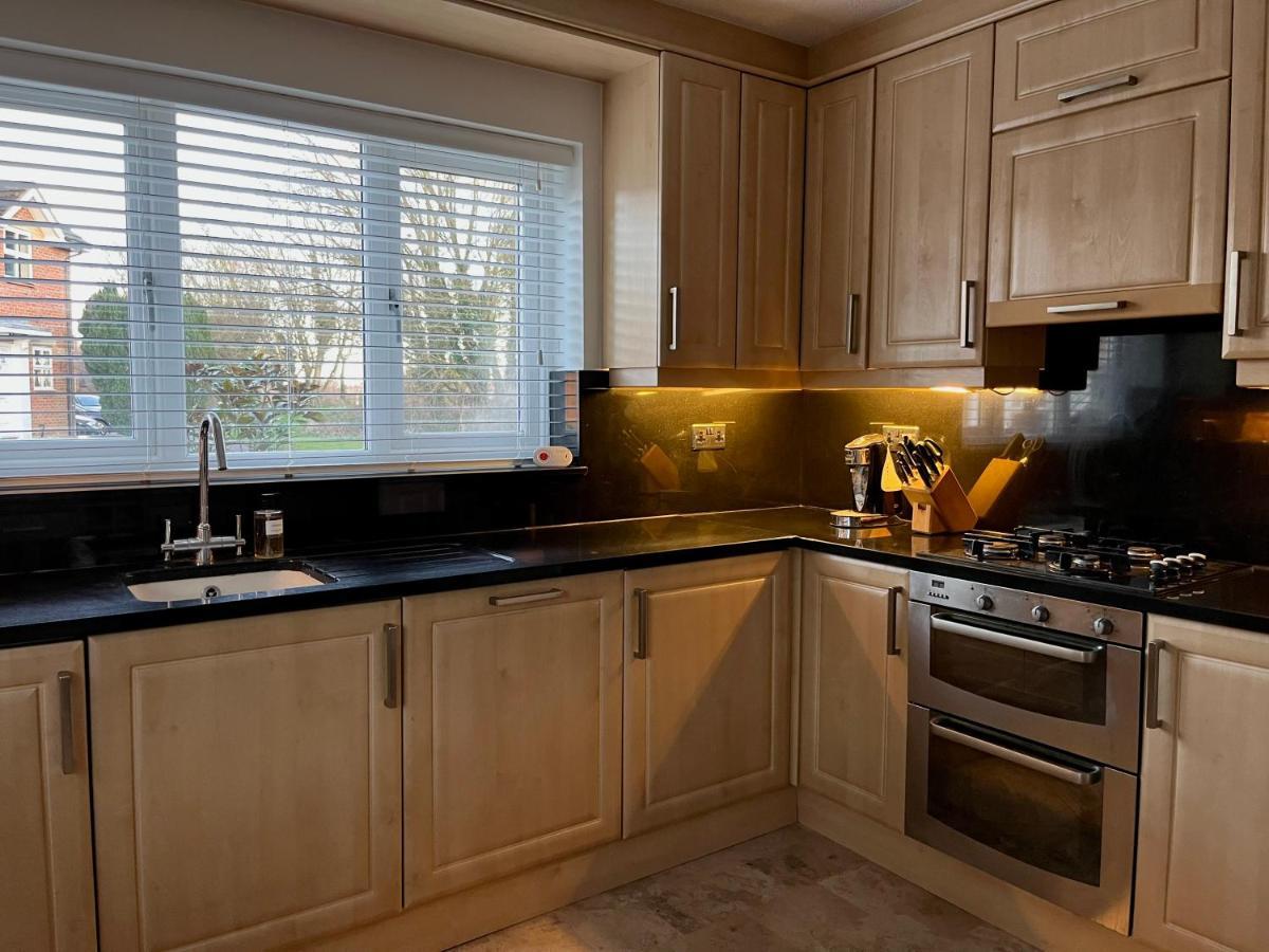 Stunning Beverley Bungalow W Fireplace, Private Parking, And Garden Extérieur photo