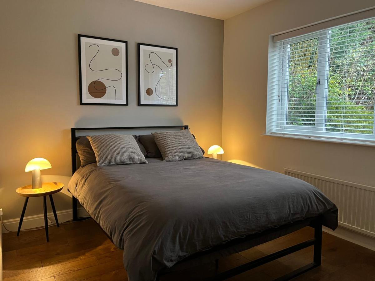 Stunning Beverley Bungalow W Fireplace, Private Parking, And Garden Extérieur photo