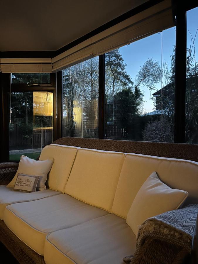 Stunning Beverley Bungalow W Fireplace, Private Parking, And Garden Extérieur photo