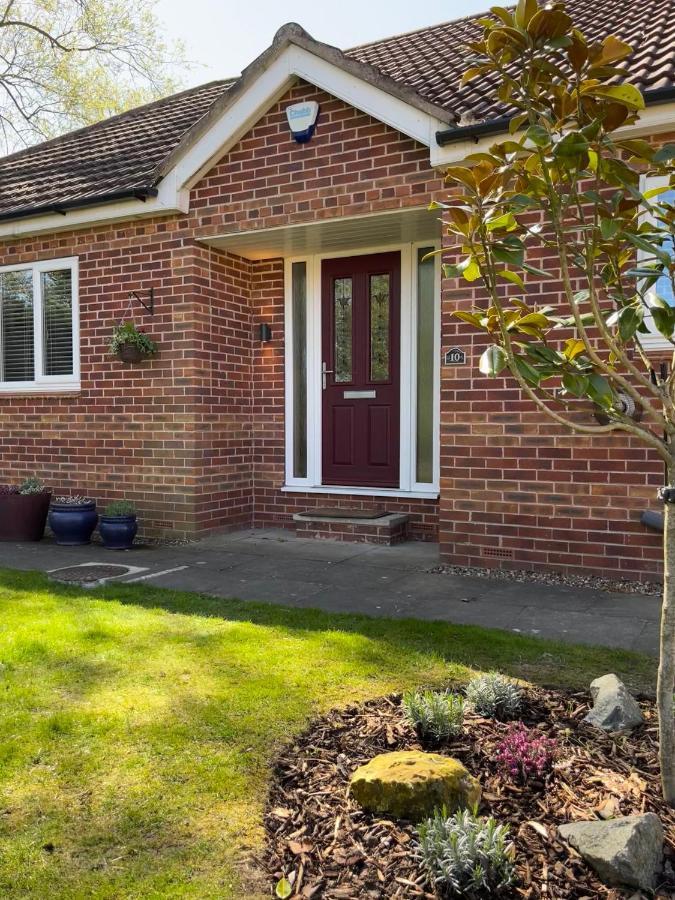 Stunning Beverley Bungalow W Fireplace, Private Parking, And Garden Extérieur photo